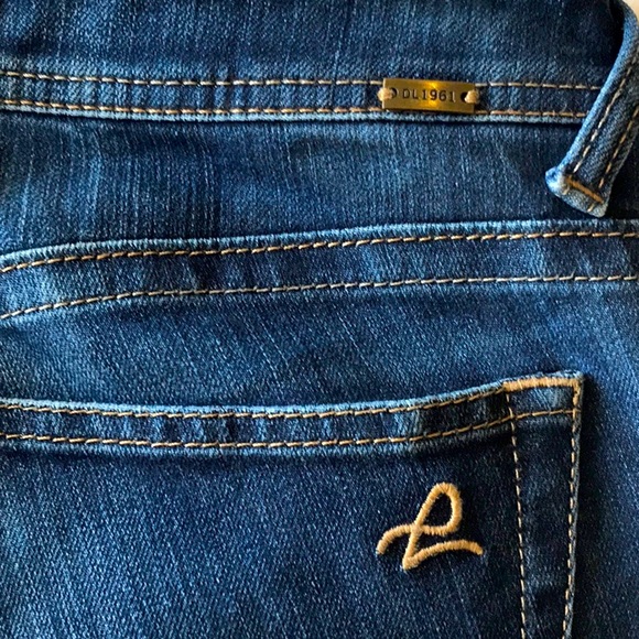 DL 1961 Jean, “Britney Slim Straight” fitted jean, dark wash colour, size 27. - Picture 8 of 14
